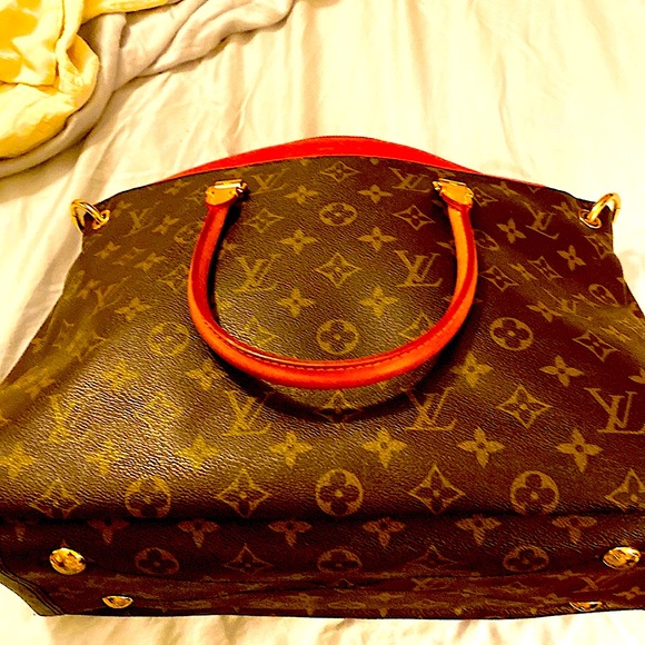 Louis Vuitton Handbags - Gently used Louis Vuitton hand bag comes with never been used shoulder strap